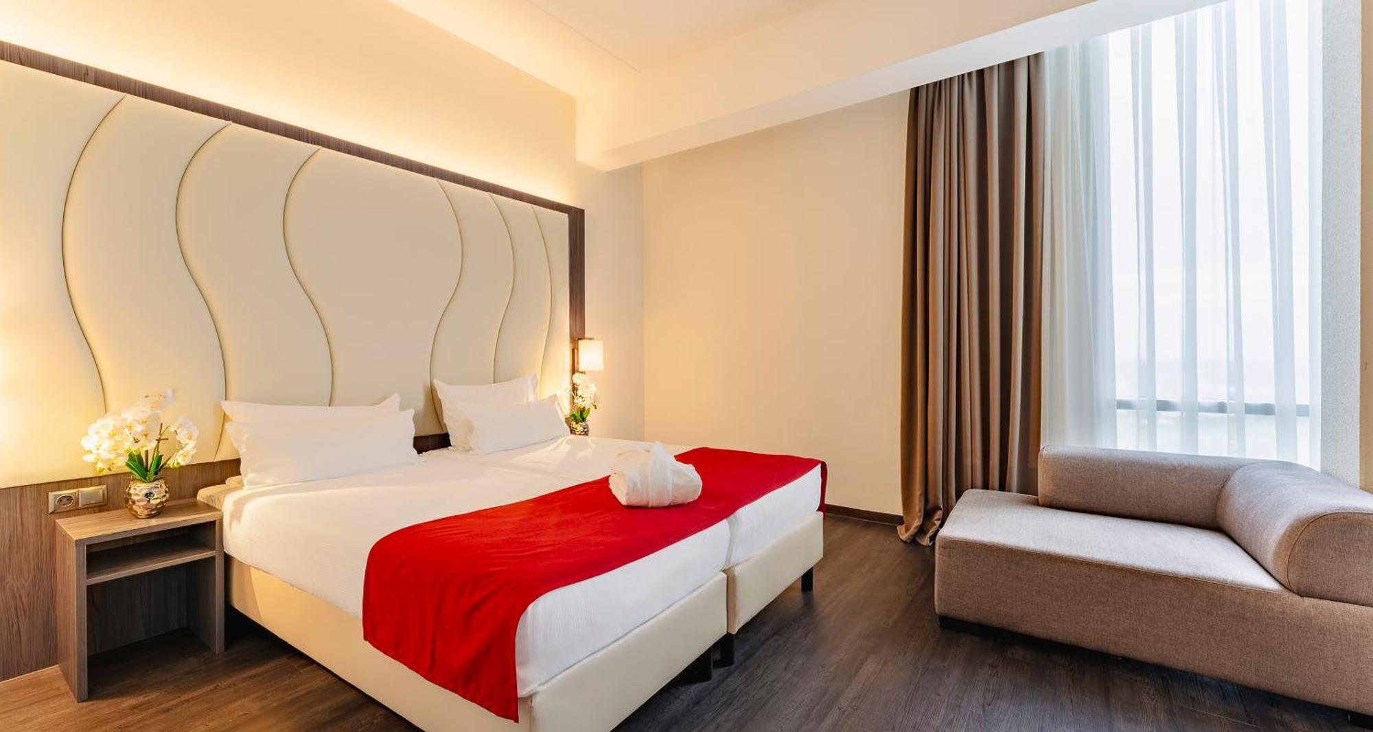Plaza Premium Αλμέρε Εξωτερικό φωτογραφία