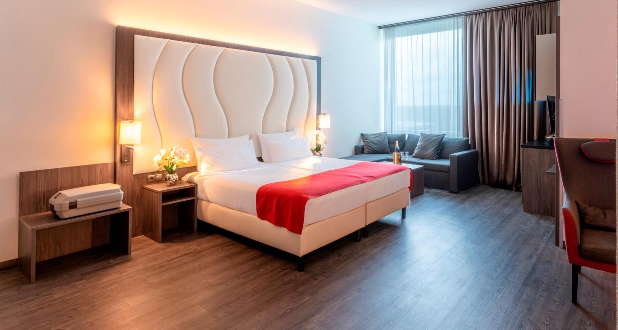 Plaza Premium Αλμέρε Εξωτερικό φωτογραφία
